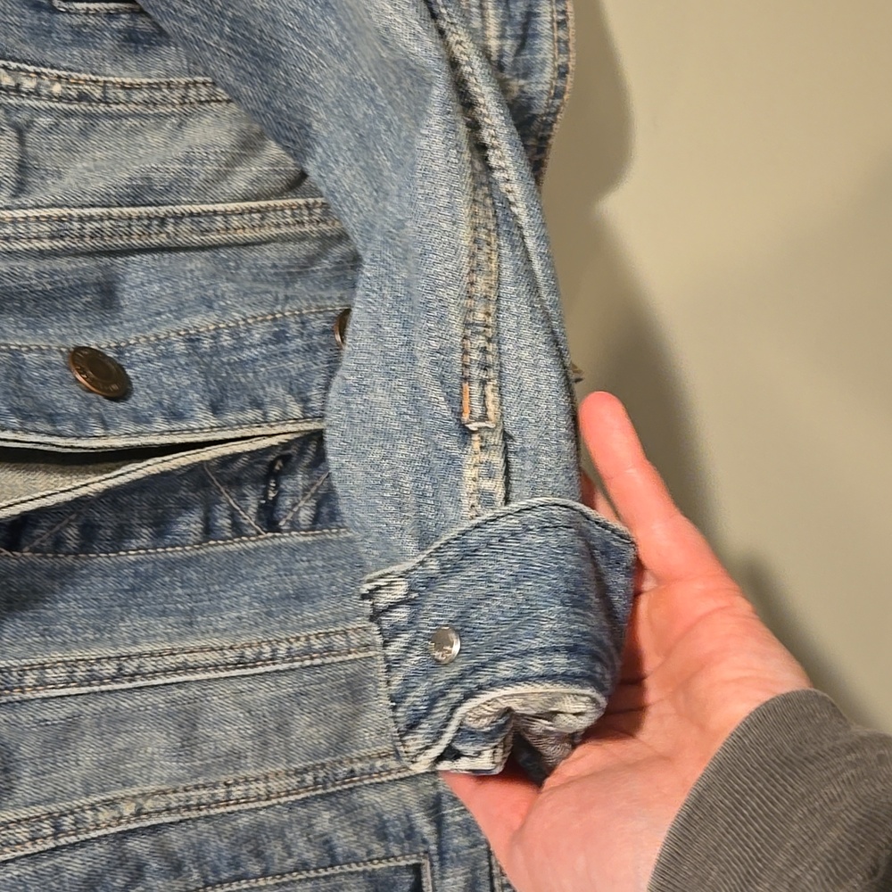 American Eagle Cropped Jean Jacket, Light Wash Distressed, Large - Picture 7 of 13